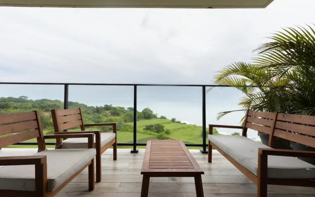 Ourfriends Condo by Acomodo