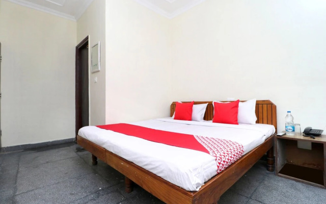 OYO 29193 Amrit Guest House