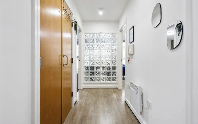 Bullring Lux Suite- Netflix-free Parking-sleeps 6