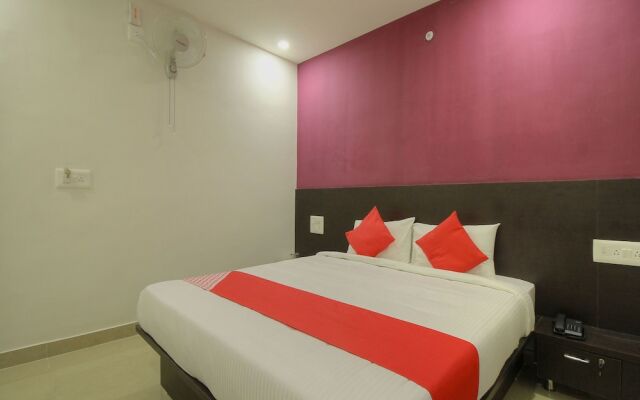 OYO 15616 Om Sai Grand