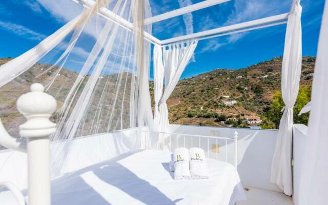 Villa Felicidad Sayalonga by Ruralidays