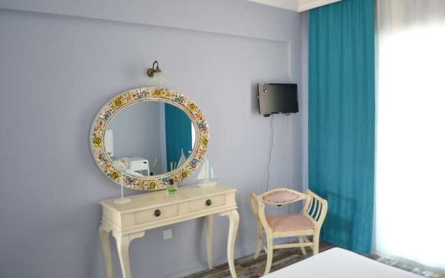 Lapis Port Surf Hotel