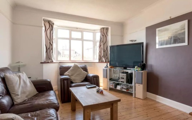 3 Bedroom House In Brighton With Garden