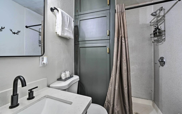 Flagstaff Cabin w/ Hot Tub & Fire Pit!