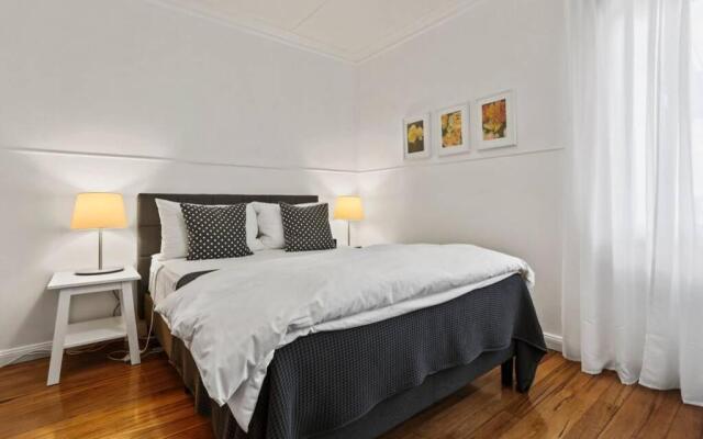 Canoon - 4 Bedroom, Pet Friendly home