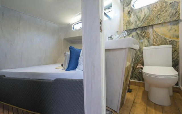 Tarsu Yacht Hotel