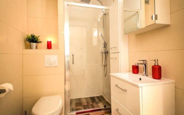 Nice 2 Rooms in European District