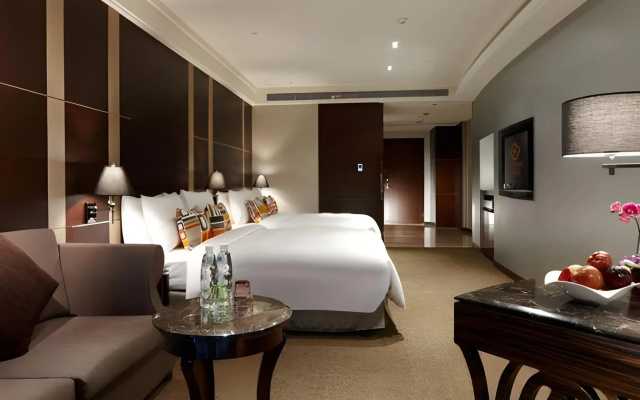 S Aura Hotel