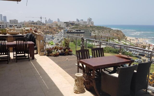 Jaffa Family Penthouse, sea front , 3BR, 2BA,