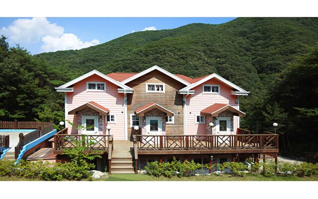 Yangsan Chickweed & Flower Pension