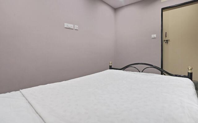 Spot On 39359 Krishnaa Comforts