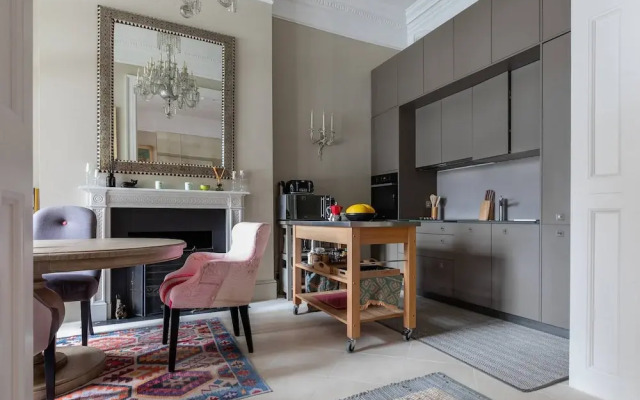 Chelsea Embankment III by Onefinestay