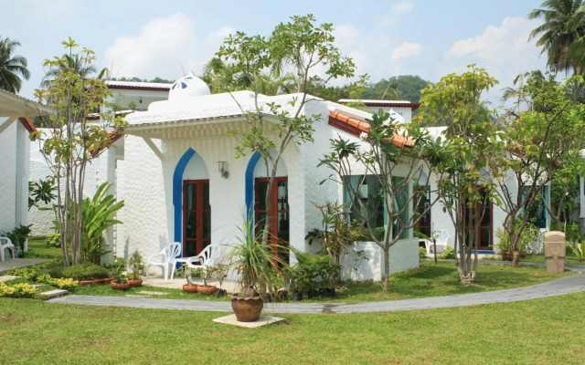 Baan Montra Beach Resort