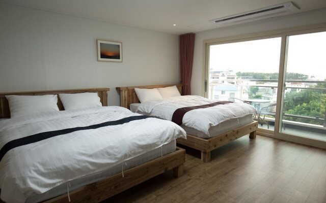 Cheonjiyeon Crystal Hotel