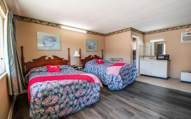 OYO Hotel Calhoun, GA I-75