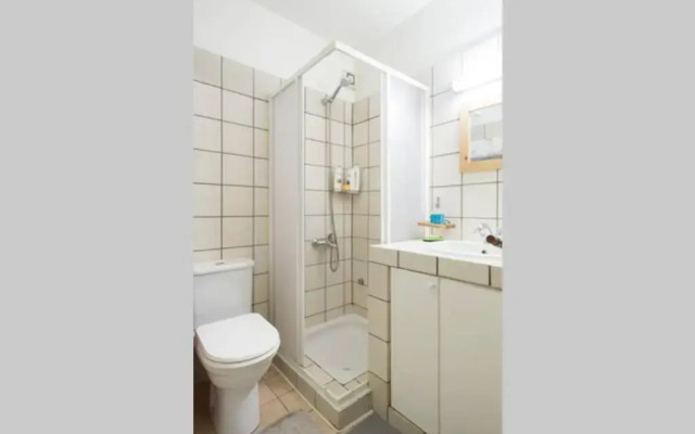 Bright, Cosy Studio close to Glyfada Beach & Center