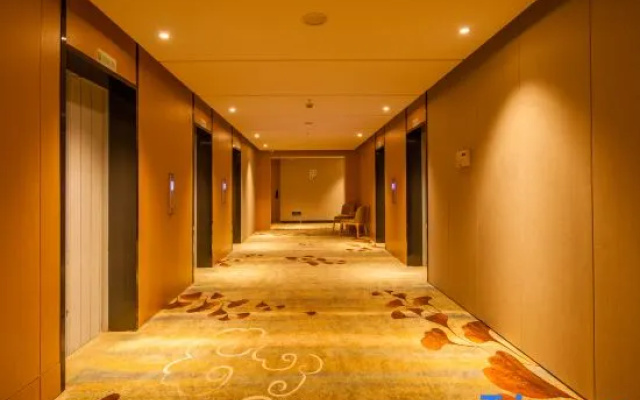 Theme Care U Well Hotel (Chengdu East Railway Station 468)
