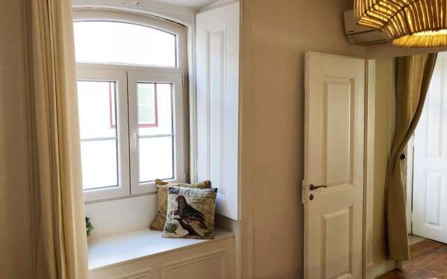 Remodeled Historic Apartment in Bairro Alto