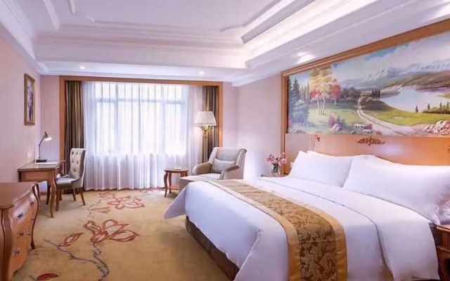 Vienna International Hotel QiandengLake