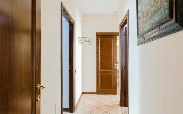 Classic apartment near the Colosseum