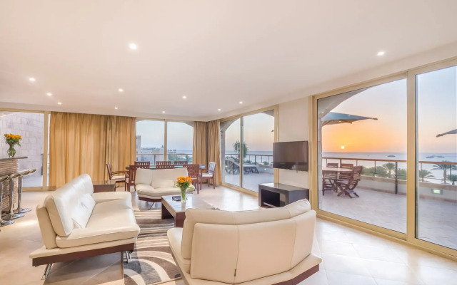 Fort Arabesque Beach Resort