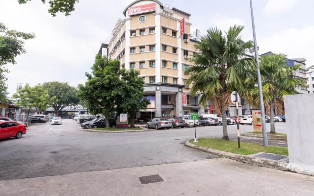OYO 89717 Budget Star Hotel