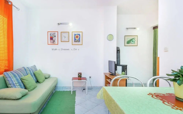 Inviting Apartment in Vinkuran near Sea