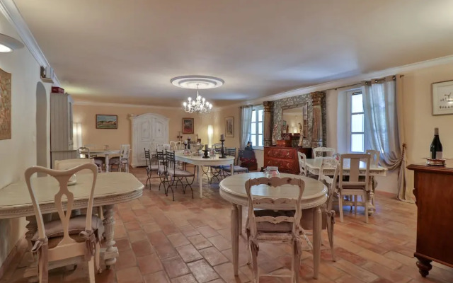 Les Carmes and spa