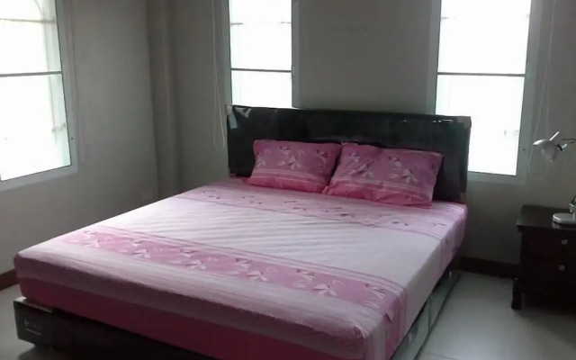 Krisada Beach Resort