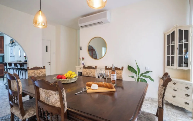 Supreme 4BR Villa With Garden & Sea View