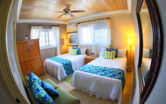 Rollezz Villas Beach Resort