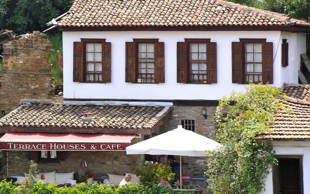 Terrace Houses Sirince - Fig, Olive Clockmakers and Grapevine