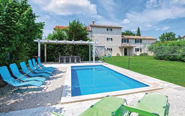 Stunning Home in Kanfanar With Wifi and 4 Bedrooms