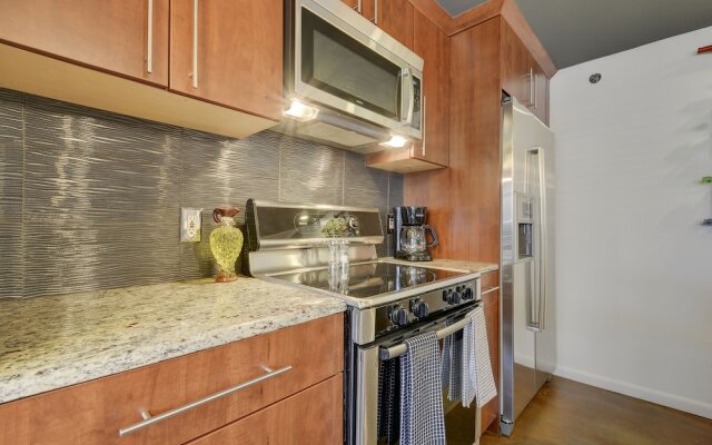 Remodeled E Cesar Chavez Condo by RedAwning