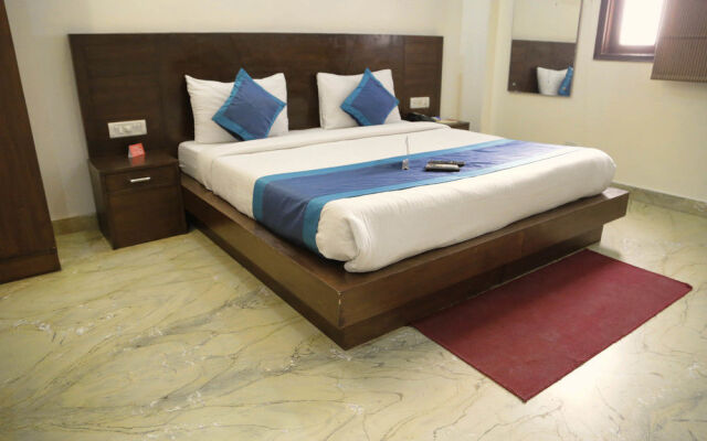 FabHotel Karol Bagh Main Market