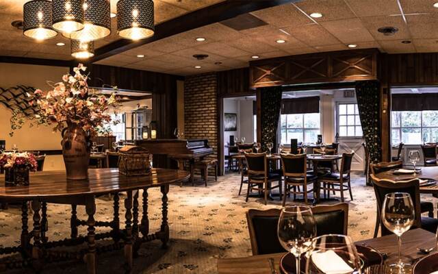 Crescent Lodge and Country Inn - Adults Only