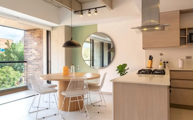 Perfect 3 BR w Balcony in Laureles Medell n