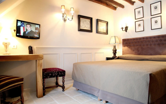 Hotel Saint-Louis en L'Isle - Notre-Dame