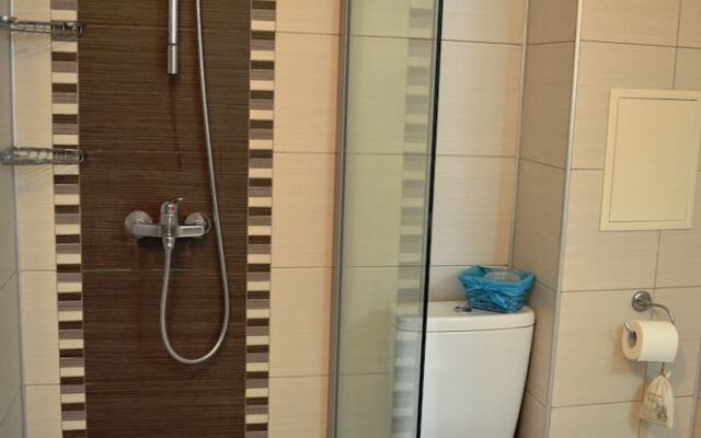 FM Premium 1-BDR Apartment-ART