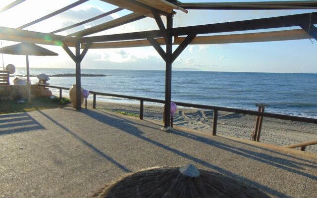 Litinas Casa-In front of the Sea