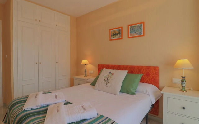 Nogalera 2 Bedroom Retro Apartment