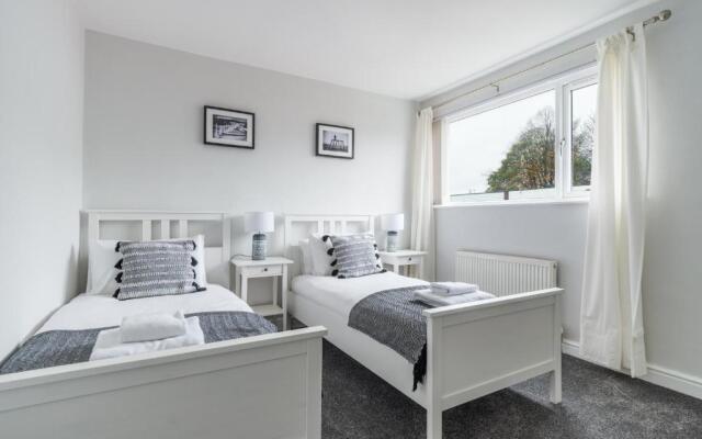 Charming 3-bed House in Newcastle Upon Tyne