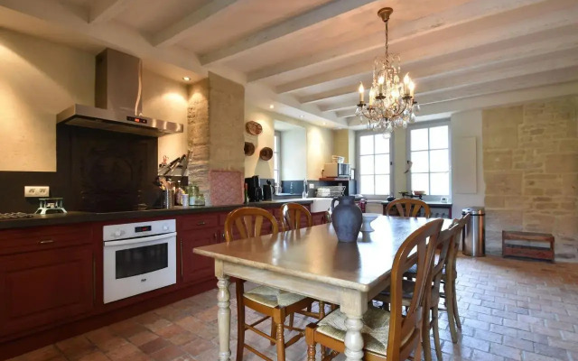 Luxurious mansion in Lantheuil with garden