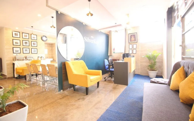 OYO 23042 SilverKey P&p Comforts