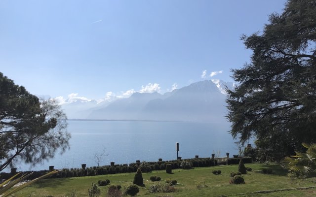 Cote Riviera Luxe Lake