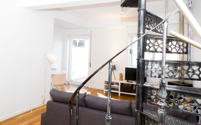 Liiiving - Downtown Balcony Apartment