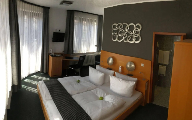 Hotel H.E.Y.M.A.N.N.