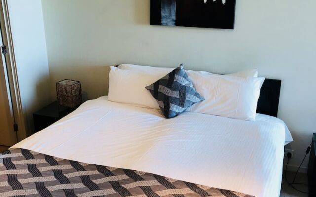 Astonishing Docklands View Deluxe Room
