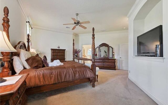 Royal Swan - Three Bedroom Home