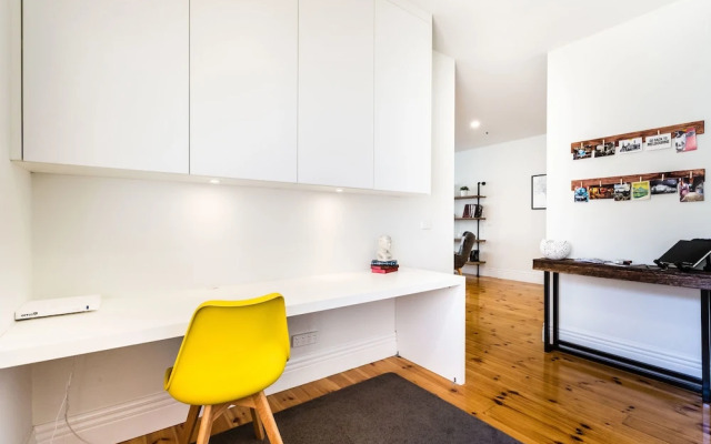 AERIN, 2BDR Melbourne Apartment